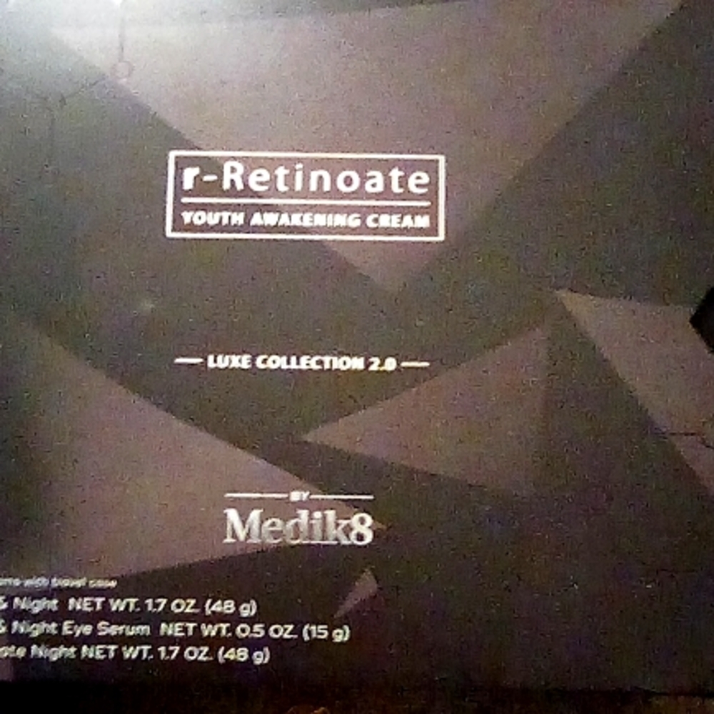 r-Retioate youth awakening cream